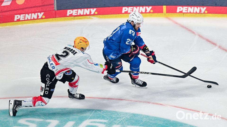 Die Adler Mannheim und die Fischtown Pinguins aus Bremerhaven lieferten sich einen harten Fight. Bild: Uwe Anspach/dpa