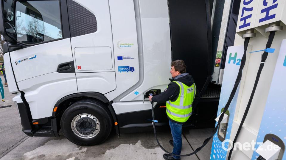 Der Schwerlastverkehr gilt als wichtiger Einsatzbereich für Wasserstoff. (Archivbild) Bild: Hendrik Schmidt/dpa