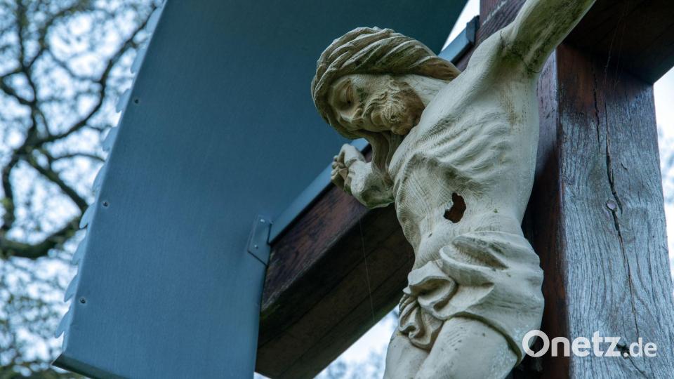 Für Christen ist der Karfreitag ein Tag zum Innehalten und Trauern. (Symbolbild) Bild: Pia Bayer/dpa