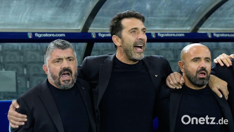 Gianluigi Buffon (m) ist zurückgetreten - aber was passiert mit Gennaro Gattuso (l)? (Archivbild) Bild: Luca Bruno/AP/dpa