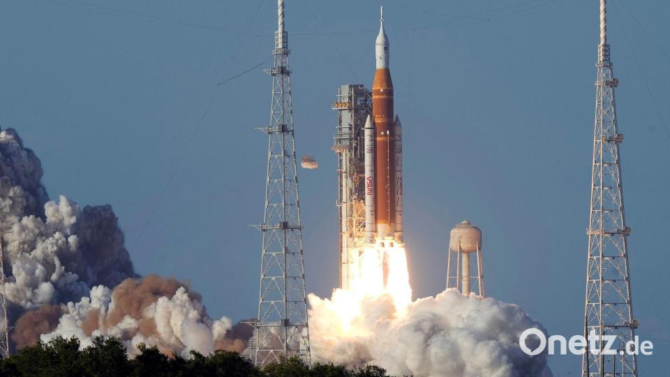 Erstmals seit mehr als 50 Jahren sind wieder Menschen auf dem Weg zum Mond.D Bild: Chris O'Meara/AP/dpa