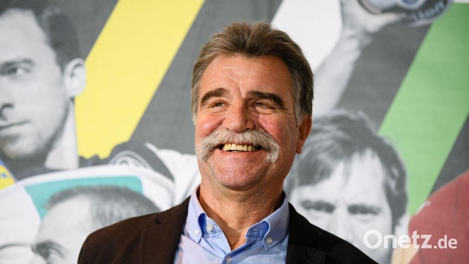 Auch heute noch Stammgast bei den Heimspielen: Vereinslegende Heiner Brand. (Archivbild) Bild: Matthias Balk/dpa