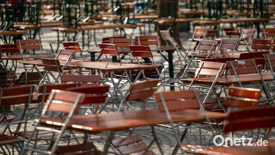 Für den Biergartenbesuch reicht es an den Ostertagen eher noch nicht. Bild: Peter Kneffel/dpa