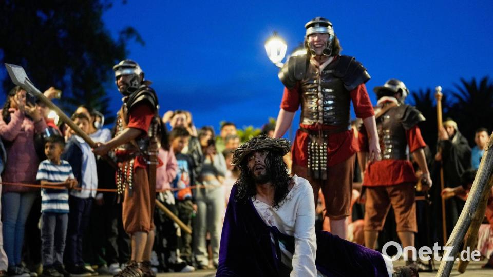 Karwoche in Kolumbien: Schauspieler stellen Kreuzweg in Nobsa nach Bild: Fernando Vergara/AP/dpa