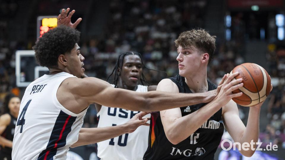 Eric Reibe (rechts) ist einer der deutschen Nachwuchsbasketballer, die an einem College in den USA spielen. (Archivbild) Bild: Cyril Zingaro/KEYSTONE/dpa