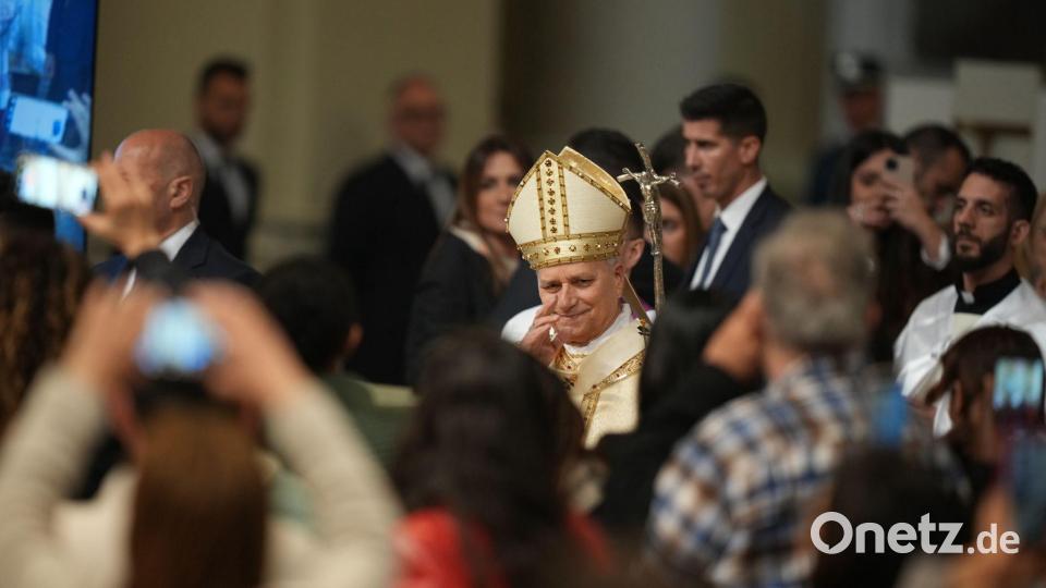 Papst Leo XIV. feiert die Messe am Gründonnerstag auch nicht mehr im Gefängnis wie der Vorgänger. Bild: Andrew Medichini/AP/dpa
