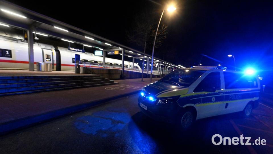 Die Ermittlungen zum Motiv des Mannes laufen. Bild: Roberto Pfeil/dpa