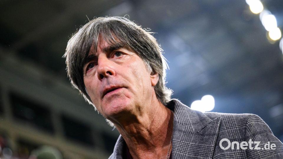 Bald wieder im Stadion an der Seitenlinie? Es gibt Spekulationen um Joachim Löw. (Archivbild) Bild: Tom Weller/dpa