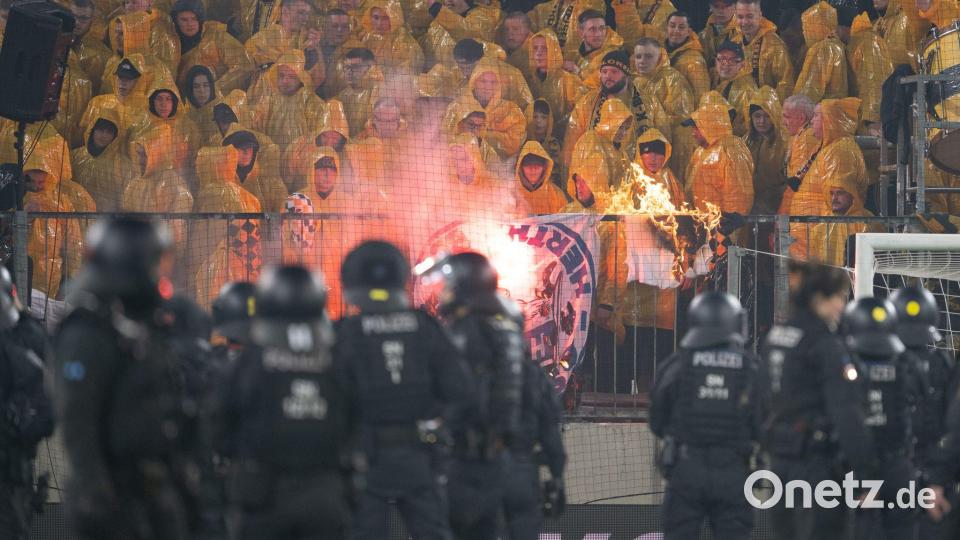 Beim Zweitliga-Spiel zwischen Dynamo Dresden und Hertha BSC kam es zu Ausschreitungen. Bild: Sebastian Kahnert/dpa