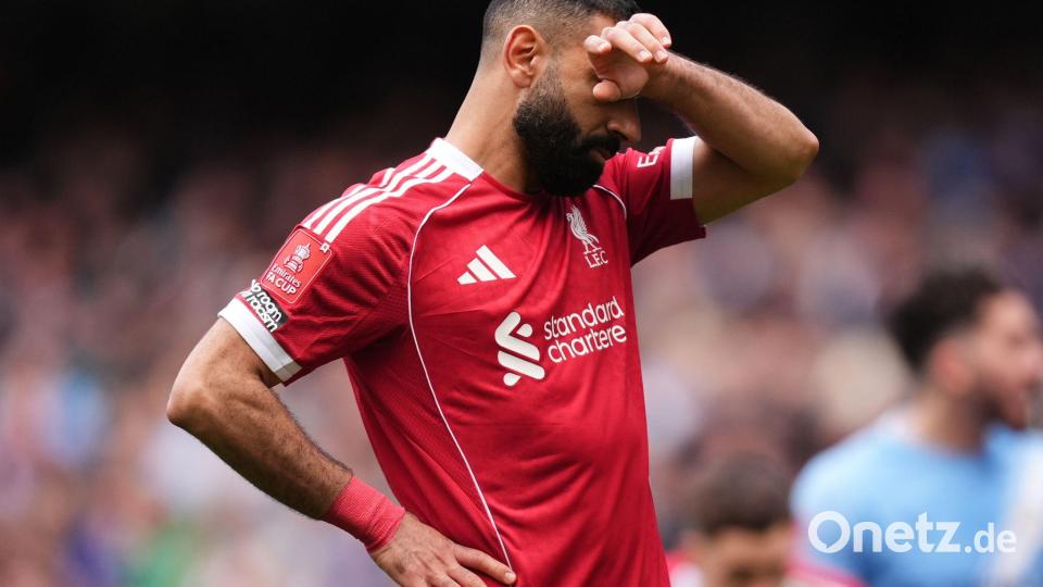 Nicht zum Hinsehen: Mohamed Salah verschoss einen Elfmeter. Bild: Mike Egerton/PA Wire/dpa