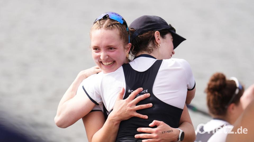 Die Deutsche Lilli Freischem (l) beendete mit Oxford eine lange Durststrecke im Traditionsduell mit Cambridge und gewann damit auch gegen ihre Schwester Mia. Bild: John Walton/PA Wire/dpa