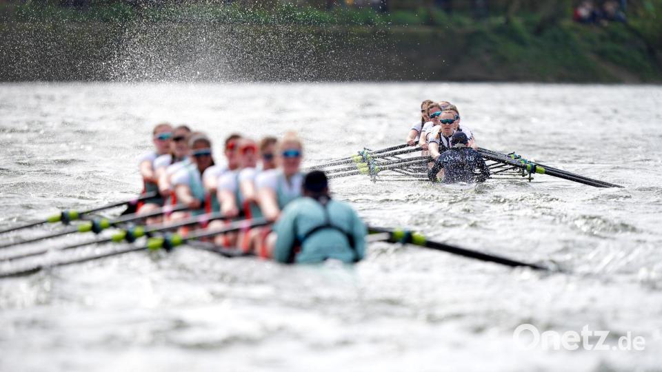 Im Frauenrennen siegte Oxford (r) deutlich gegen Cambridge. Bild: Yui Mok/PA Wire/dpa