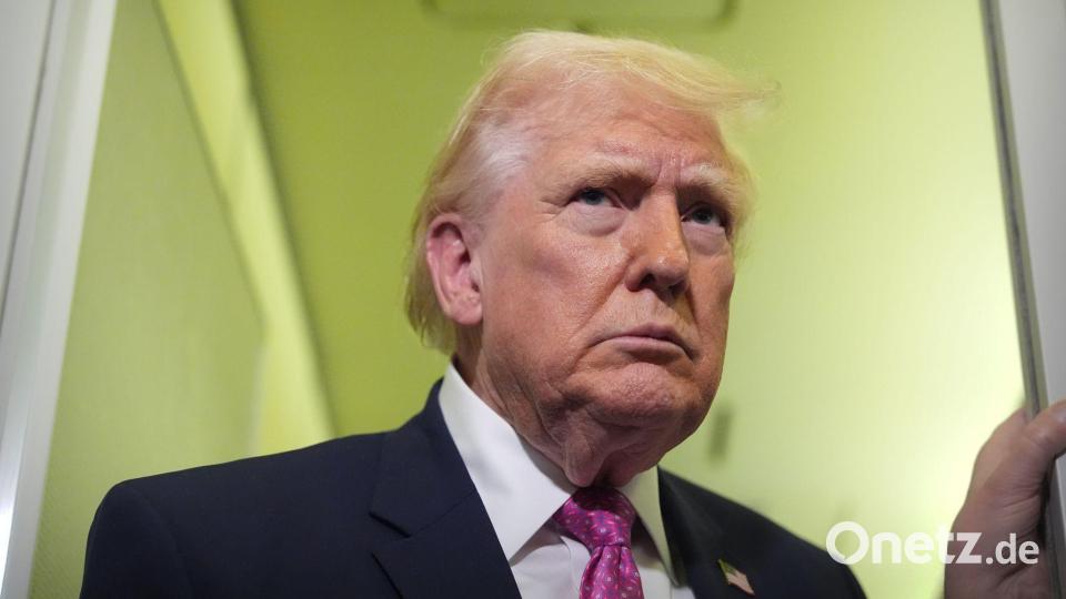 Laut Trump hat der Absturz des Kampfjets keinen Einfluss auf mögliche Gespräche. (Archivbild) Bild: Mark Schiefelbein/AP/dpa