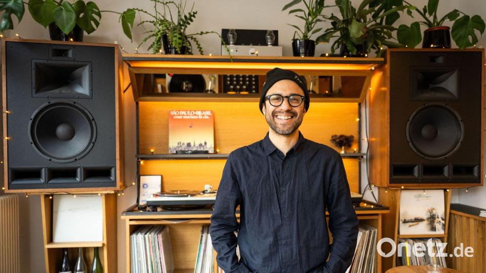 Kevin Rodriguez, Betreiber der Listening Bar Unkompress. Bild: Christophe Gateau/dpa