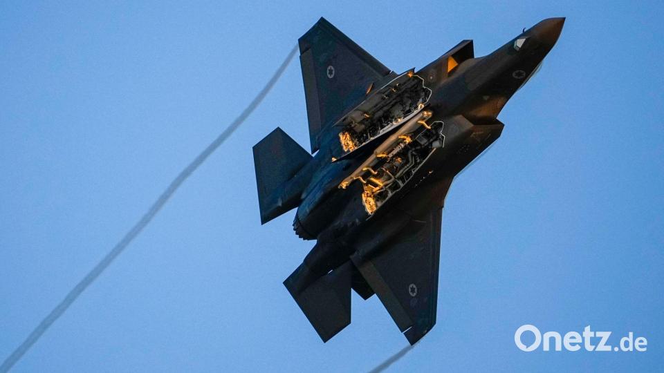 Das zweite Besatzungsmitglied eines über dem Iran abgeschossenen Kampfjets ist gerettet. (Archivbild) Bild: Tsafrir Abayov/AP/dpa