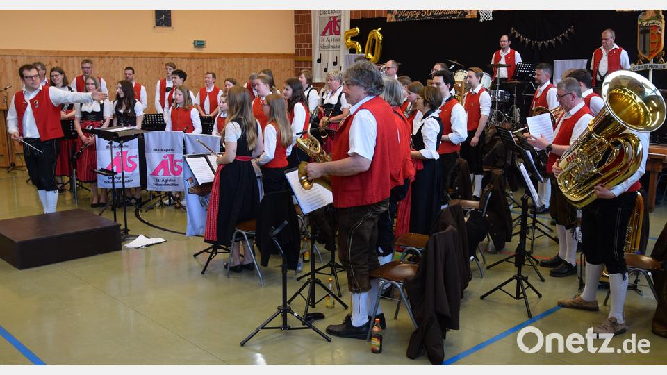 Das Osterkonzert der Blaskapelle St. Ägidius in Schmidmühlen war die Auftaktveranstaltung für die Feierlichkeiten zum 50-jährigen Bestehen der Blaskapelle unter der Leitung von Christian Bäuml. Bild: bö