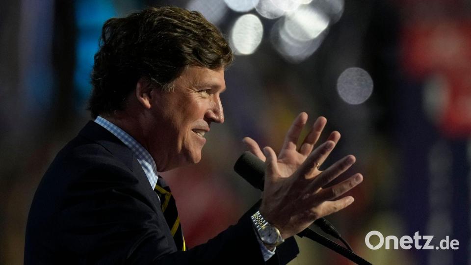 Tucker Carlson kritisiert Trump scharf (Archivbild). Bild: Matt Rourke/AP/dpa