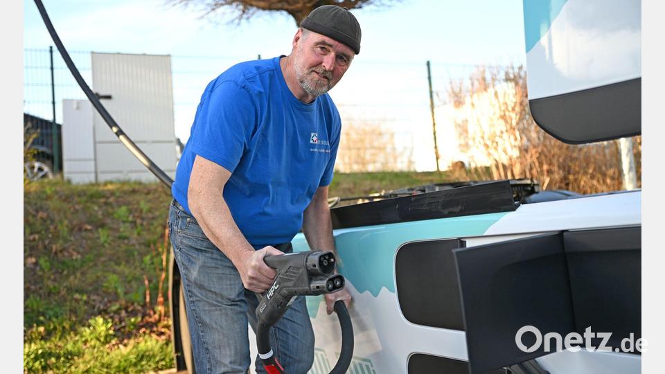 Lastwagenfahrer Uwe Lenk über seinen E-Lkw: „Es ist ein ganz anderes Fahren“. Bild: David Hammersen/dpa