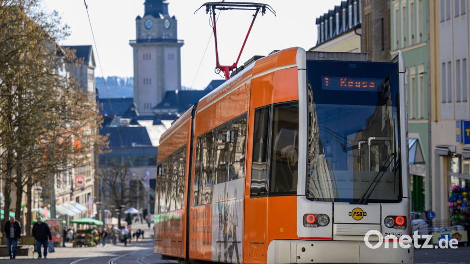 Vor Ort wird oft das Geld knapp für wichtige Dienstleistungen, so etwa für die Verkehrsbetriebe. (Symbolbild) Bild: Hendrik Schmidt/dpa