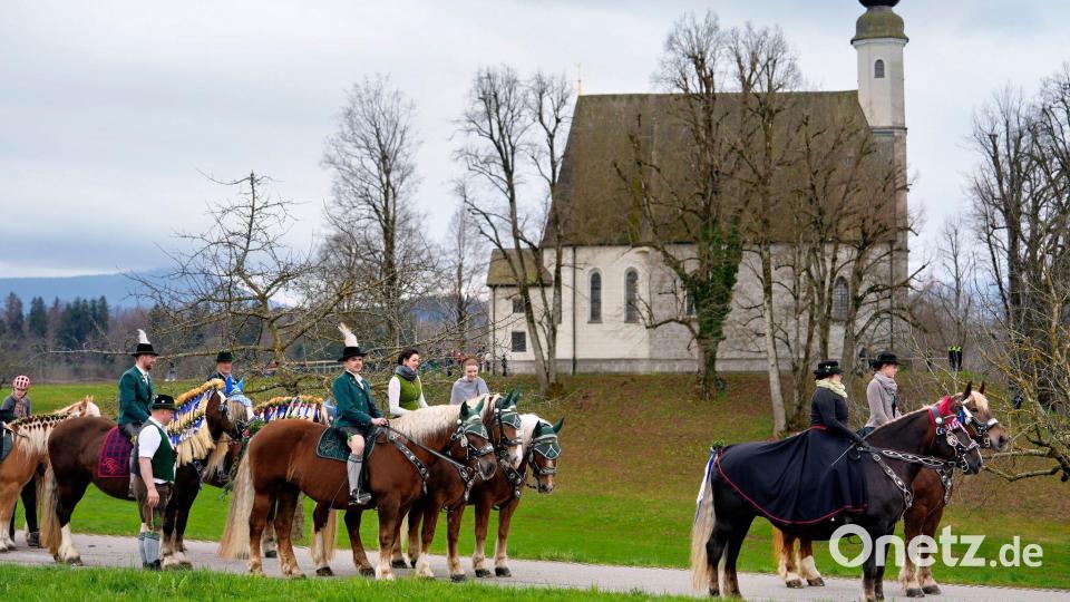 Traunsteiner Georgiritt: Traditionelle Pferdewallfahrt in Bayern Bild: Uwe Lein/dpa