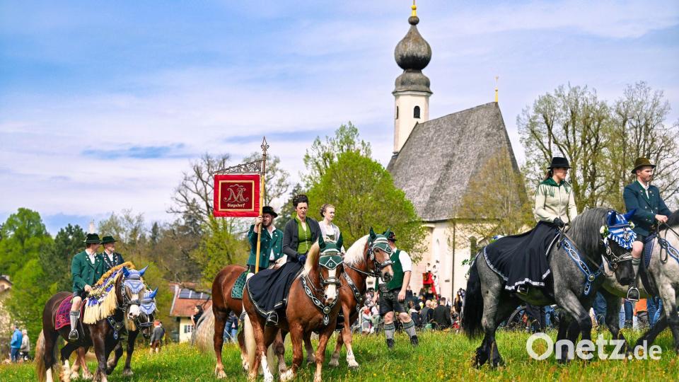 Hunderte geschmückte Pferde sind beim Georgiritt dabei. (Archivbild) Bild: Uwe Lein/dpa