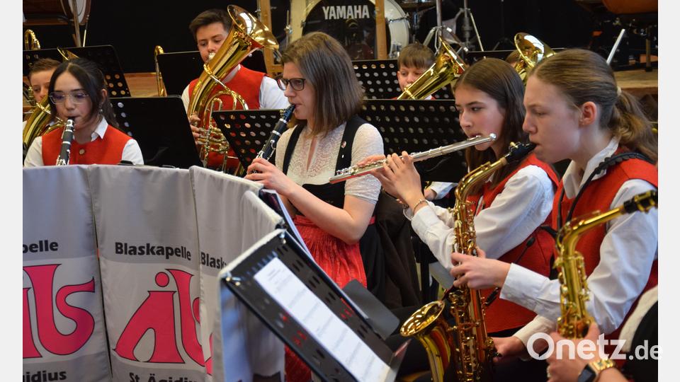 Auf ein gutes Fundament kann die Blaskapelle mit ihrer Nachwuchsarbeit setzen. Von den jungen Vereinsmitgliedern waren die Sternpolka und die Wittelsbacher Suite zu hören. Bild: bö