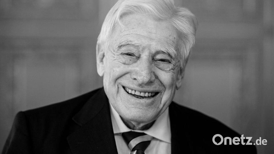 Schwarz-Schilling wendete sich nach dem Ministeramt neuen Themen zu. (Archivbild) Bild: Andreas Arnold/dpa