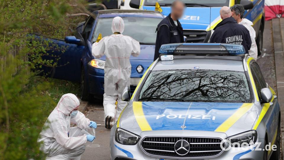 Auch eine Polizistin wurde verletzt, als sie zwischen zwei Autos eingeklemmt wurde Bild: Kevin Schößler/dpa