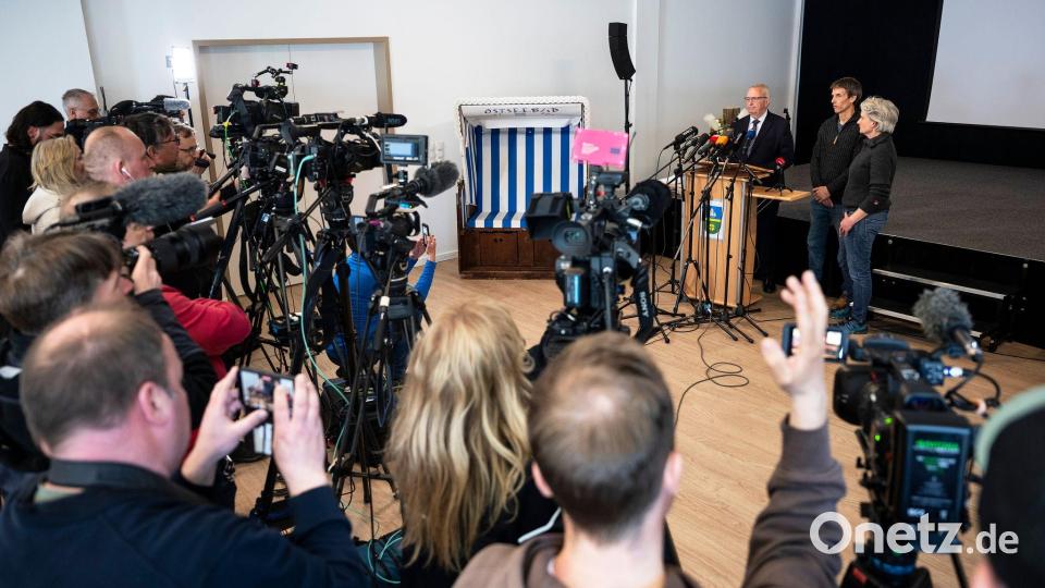 Umweltminister Till Backhaus (SPD) und Experten gaben auf der Insel Poel aktuelle Erkenntnisse bekannt. Bild: Philip Dulian/dpa