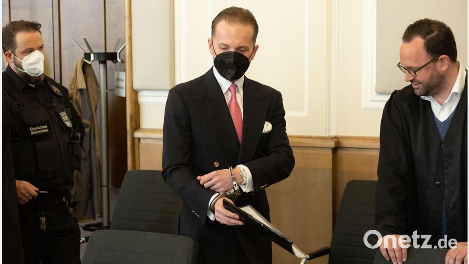 Unter anderem wegen Betrugs mit nicht existenten Windkraftprojekten wurde Hendrik Holt zu einer mehrjährigen Freiheitsstrafe verurteilt. (Archivbild) Bild: Friso Gentsch/dpa