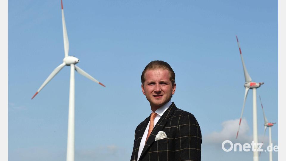 Stets im Anzug mit Einstecktuch und Krawatte, so präsentierte sich der wegen Betrugs bei Windkraftgeschäften verurteilte Hendrik Holt. (Archivbild) Bild: picture alliance / Carmen Jaspersen/dpa