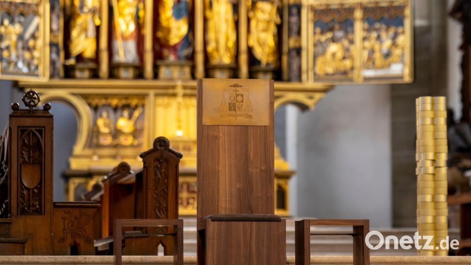 Der Bischofsstuhl im Eichstätter Dom wird momentan nicht genutzt. (Archivbild) Bild: Lennart Preiss/dpa