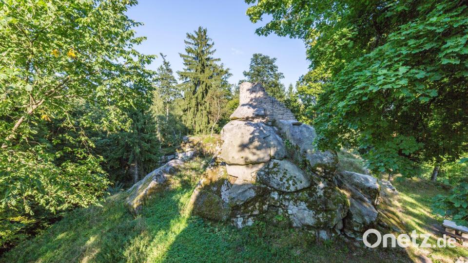 Du kannst auch von Konradsreuth über die Burgruine Haselstein zum Mittelpunkt Mitteleuropas wandern. Bild: Oberpfälzer Wald, Thomas Kujat