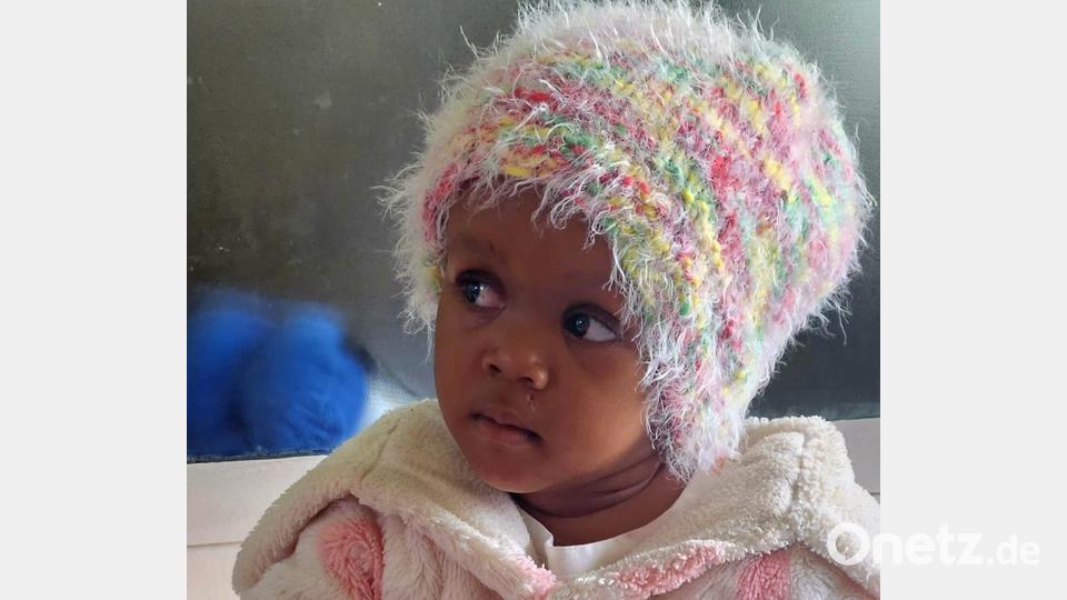 Wegen der Regenzeit, die dieses Jahr früher als gewöhnlich einsetzte, waren die in Tirschenreuth gestrickten Mützen sowie die weiteren Wollsachen eine willkommene Hilfe. Bild: Aktion Feuerkinder