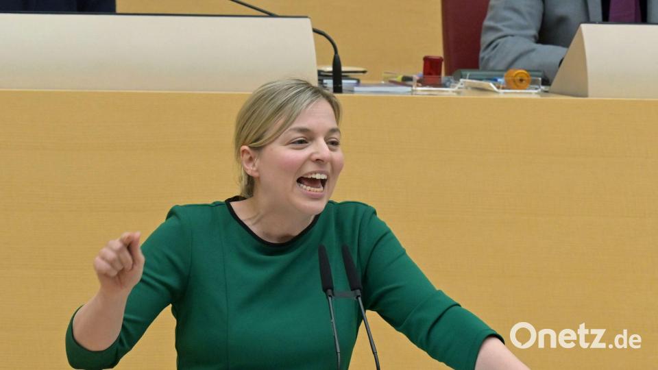 „Das sind nicht nur Angriffe auf einzelne Parteien oder unliebsame Positionen – das sind Angriffe gegen unsere Demokratie!“, sagt Grünen-Fraktionschefin Katharina Schulze. (Archivbild) Bild: Malin Wunderlich/dpa