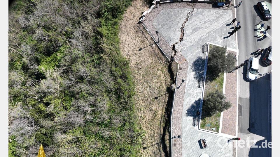 Betroffen von dem Erdrutsch sind wichtige Verkehrsverbindungen in Molise. Bild: -/Vigili Del Fuoco/dpa