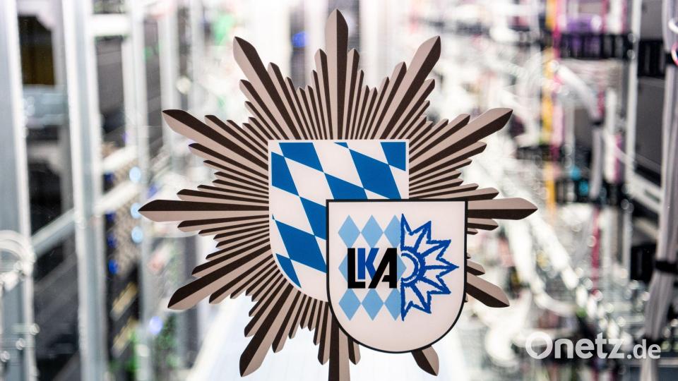 Mehr Straftaten von rechts und von links meldet das bayerische Landeskriminalamt. (Symbolbild) Bild: Matthias Balk/dpa