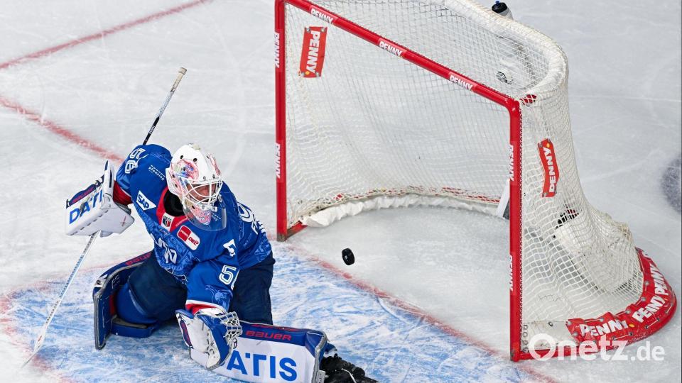 Mannheims Keeper Maximilian Franzreb war Matchwinner gegen München Bild: Uwe Anspach/dpa