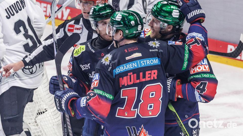 Den Eisbären Berlin gelingt ein überzeugender Serienstart gegen die Haie. Bild: Andreas Gora/dpa