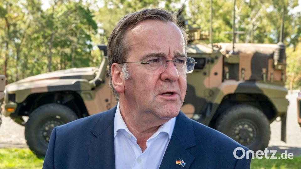 Männer der Altersgruppe 17 bis 45 brauchen nach Angaben von Verteidigungsminister Boris Pistorius (SPD) keine Genehmigung für lange Auslandsaufenthalte. Archivbild: Peter Kneffel/dpa