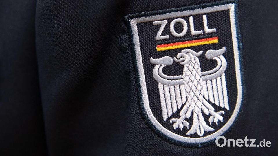 Der Zoll hat in einem vermeintlich vergessenen Koffer einen großen Kokain-Fund gemacht. (Symbolbild) Bild: Ralf Hirschberger/dpa