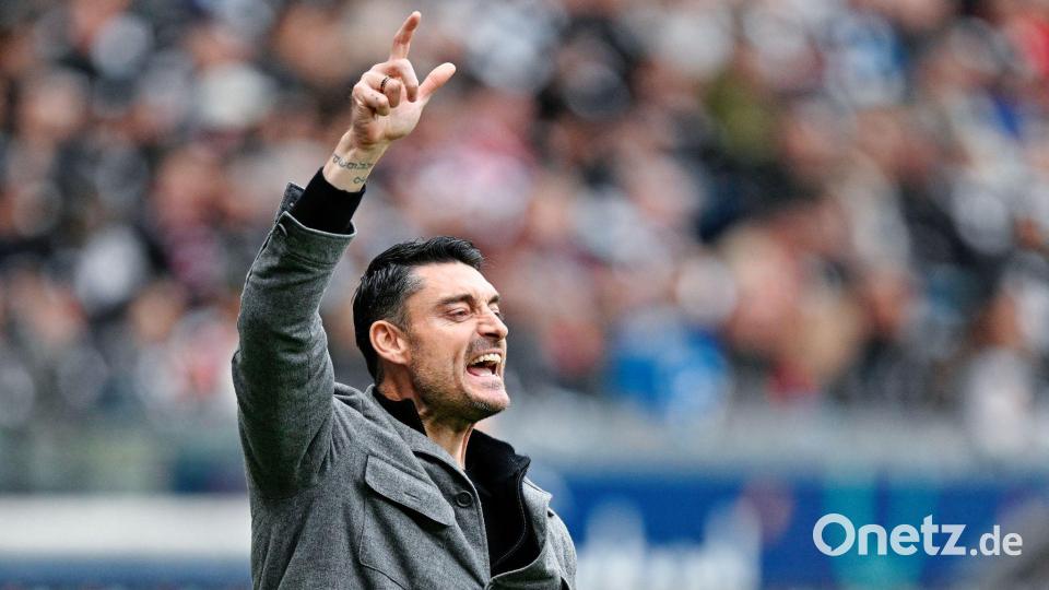 Leidenschaftlich an der Seitenlinie: Eintracht-Coach Albert Riera. (Archivbild) Bild: Uwe Anspach/dpa