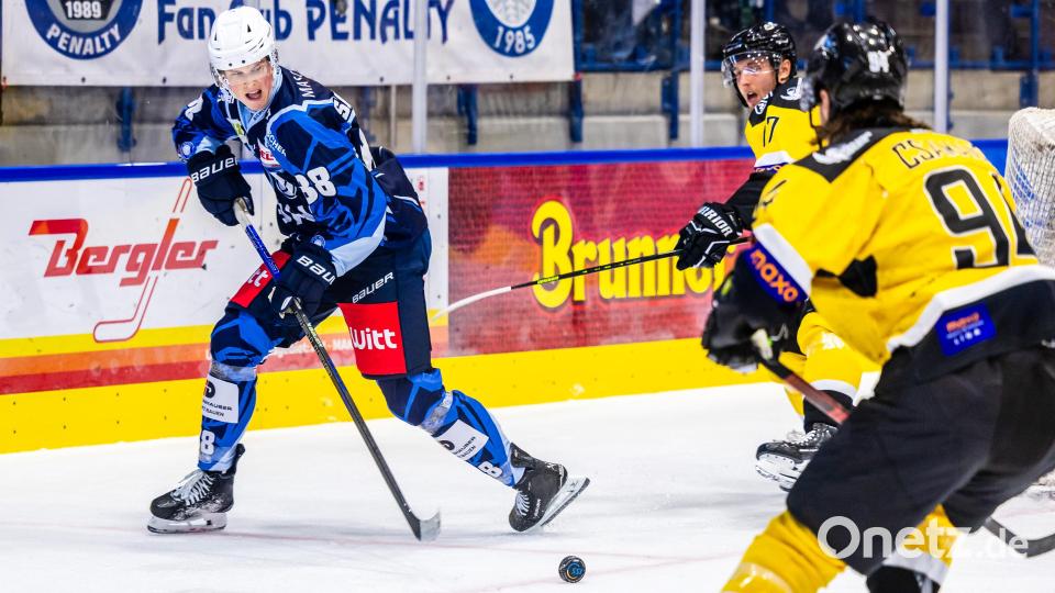 Noah Samanski (links) verlässt die Blue Devils Weiden und macht den nächsten Karriereschritt in der DEL. Bild: Tobias Neubert