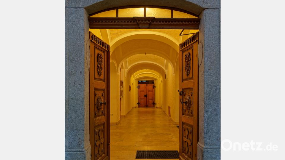 Thomas Enslein zeigt den Einblick in die "Böhmische Stubn". Bild: Thomas Enslein