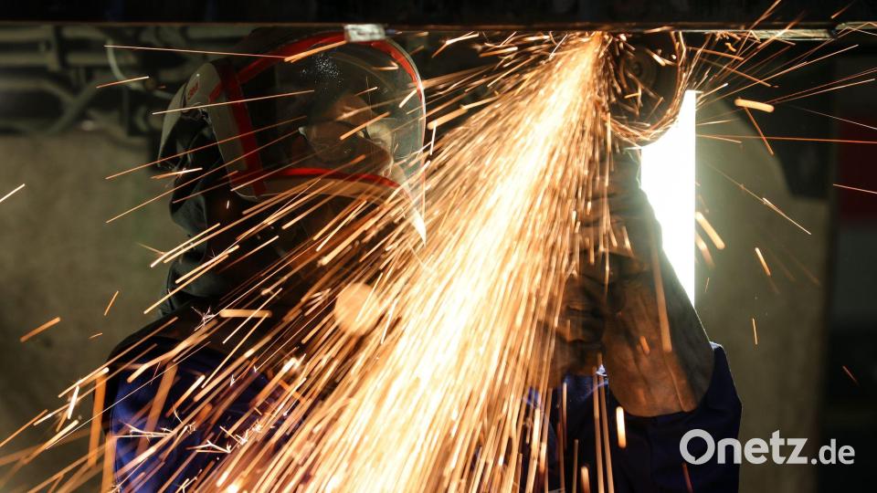 In der deutschen Industrieproduktion zeichnet sich noch keine Trendwende ab. (Symbolbild) Bild: Jan Woitas/dpa-Zentralbild/dpa