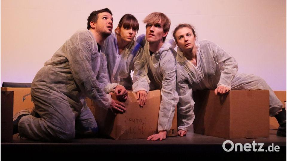 Mit "SAD-88" thematisiert das Ovigo-Theater (im Bild eine Aufführung in Schwandorf im Vorjahr) einen rassistisch motivierten Brandanschlag in Schwandorf im Jahr 1988. Bild: Daniela Stanilewicz/Ovigo-Theater