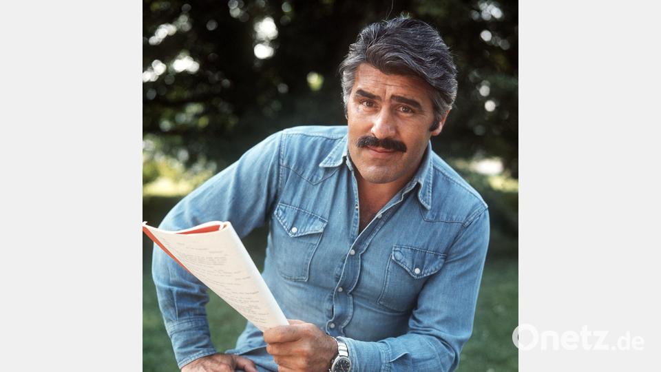 Adorf während der Dreharbeiten zum Film „Fedora“. (Archivbild) Bild: Istvan Bajzat/dpa