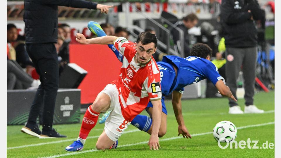 Der FSV Mainz 05 um Paul Nebel (l) spielte eine furiose erste Hälfte. Bild: Torsten Silz/dpa