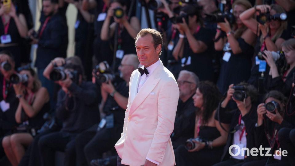 Jude Law vor der Premiere des Films in Venedig. Archivbild: Alessandra Tarantino/Invision/AP/dpa
