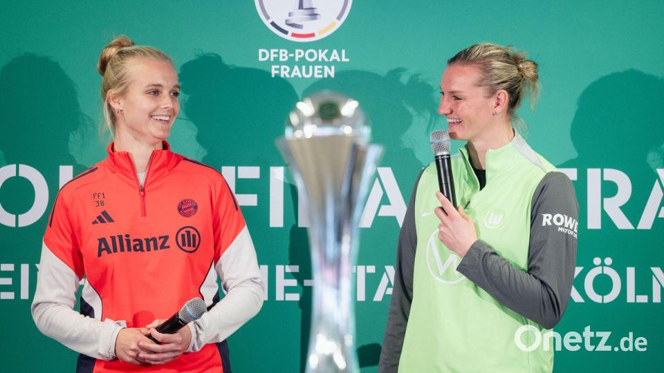 Pressekonferenz vor Pokalfinale: Ersatztorhüterin Anna Klink (l.) vom FC Bayern und Wolfsburgs Star Alexandra Popp. Bild: Marius Becker/dpa